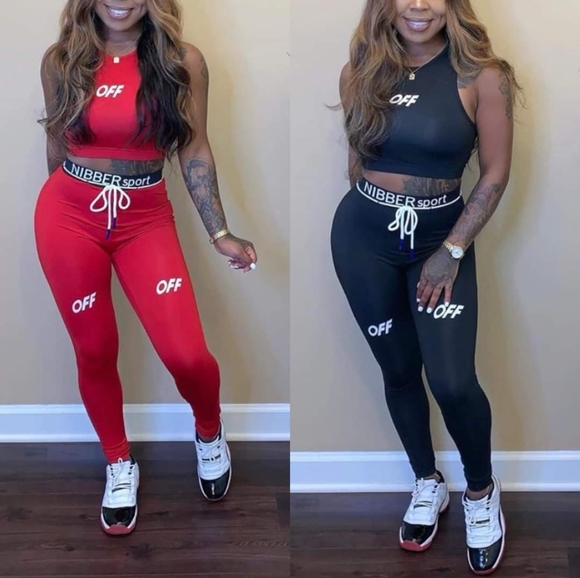 WOMEN'S CLOTHES - Picture 2 of 16